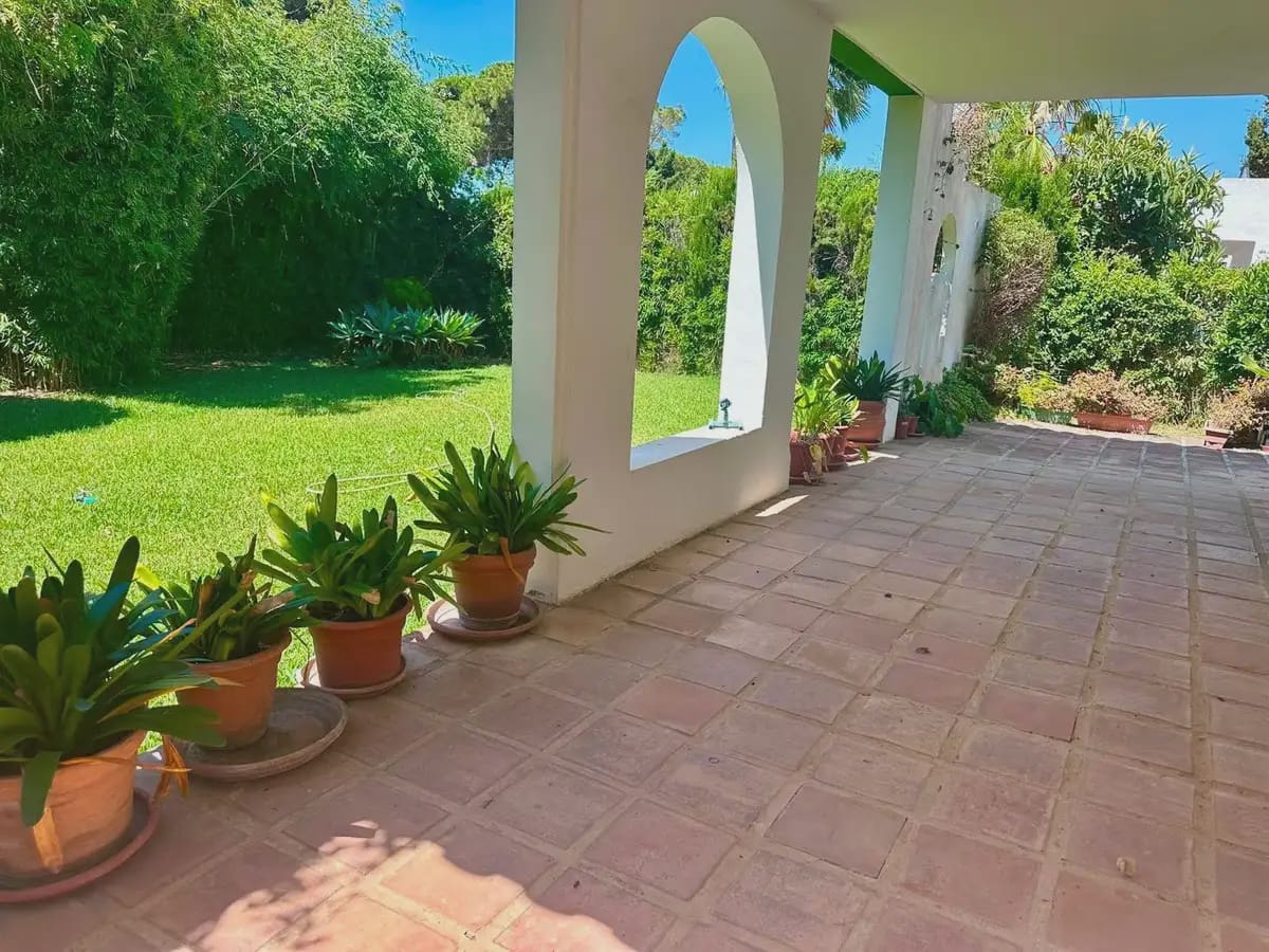 4 slaapkamer Villa te koop in Marbella met garage - € 1.150.000 (Ref: 9950068)