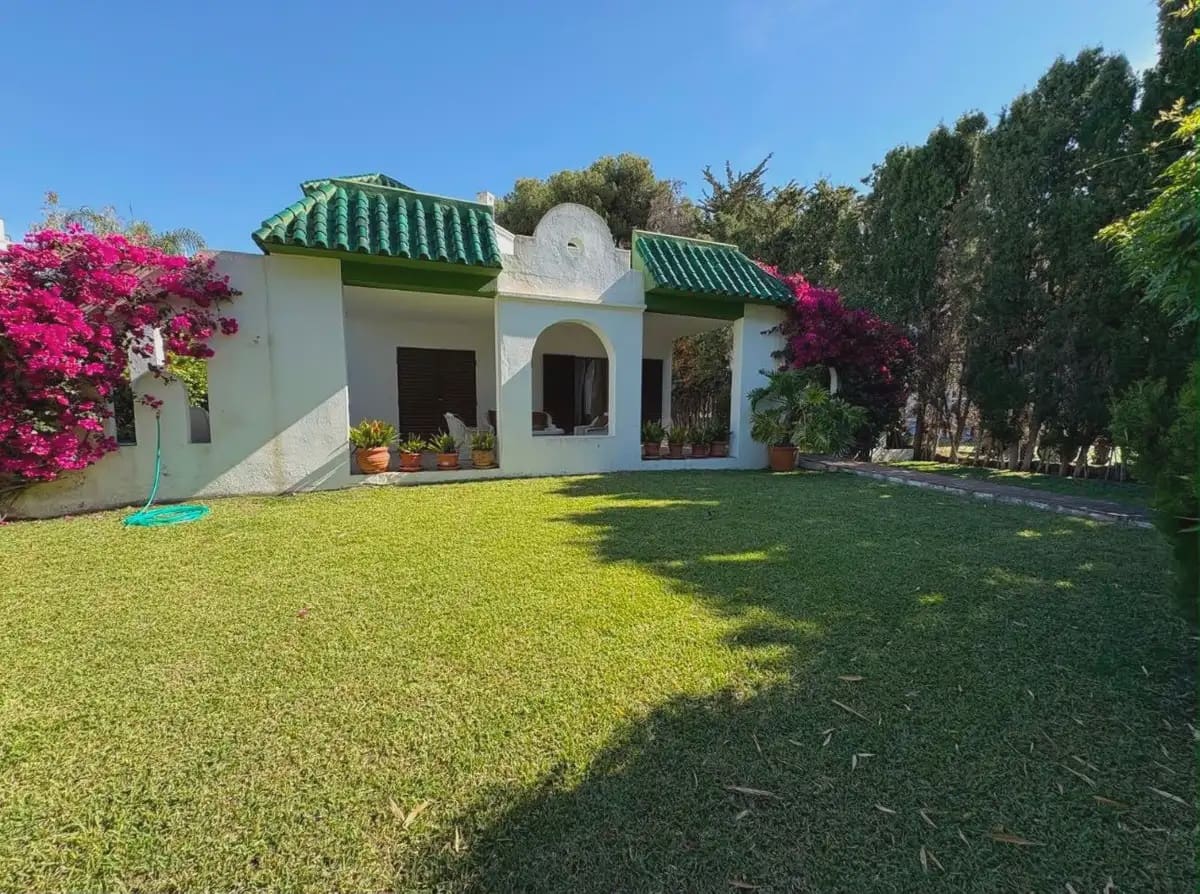 4 slaapkamer Villa te koop in Marbella met garage - € 1.150.000 (Ref: 9950068)