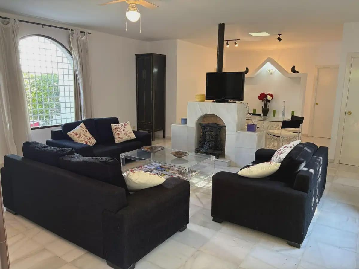 4 slaapkamer Villa te koop in Marbella met garage - € 1.150.000 (Ref: 9950068)