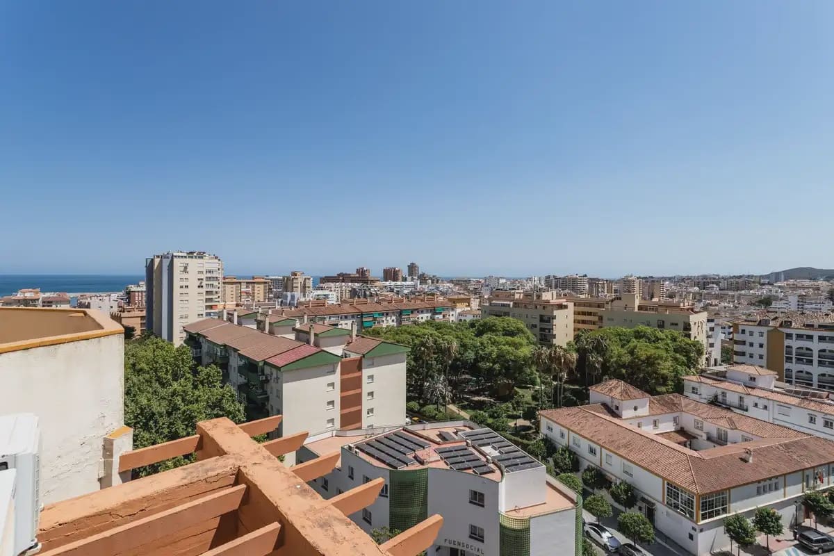 2 soveværelse Penthouse til salg i Fuengirola med swimmingpool - € 450.000 (Ref: 9950069)