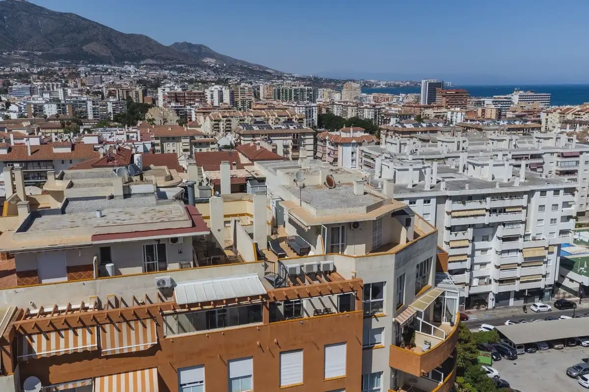 2 soveværelse Penthouse til salg i Fuengirola med swimmingpool - € 450.000 (Ref: 9950069)