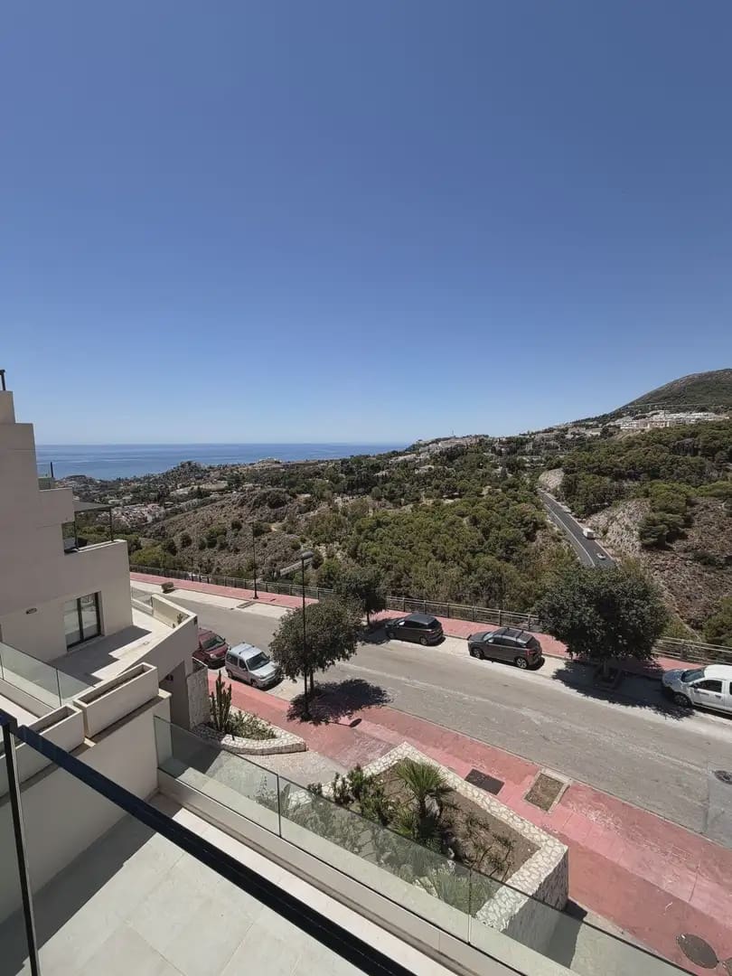2 bedroom Apartment for sale in Benalmadena with pool garage - € 449,000 (Ref: 9950070)