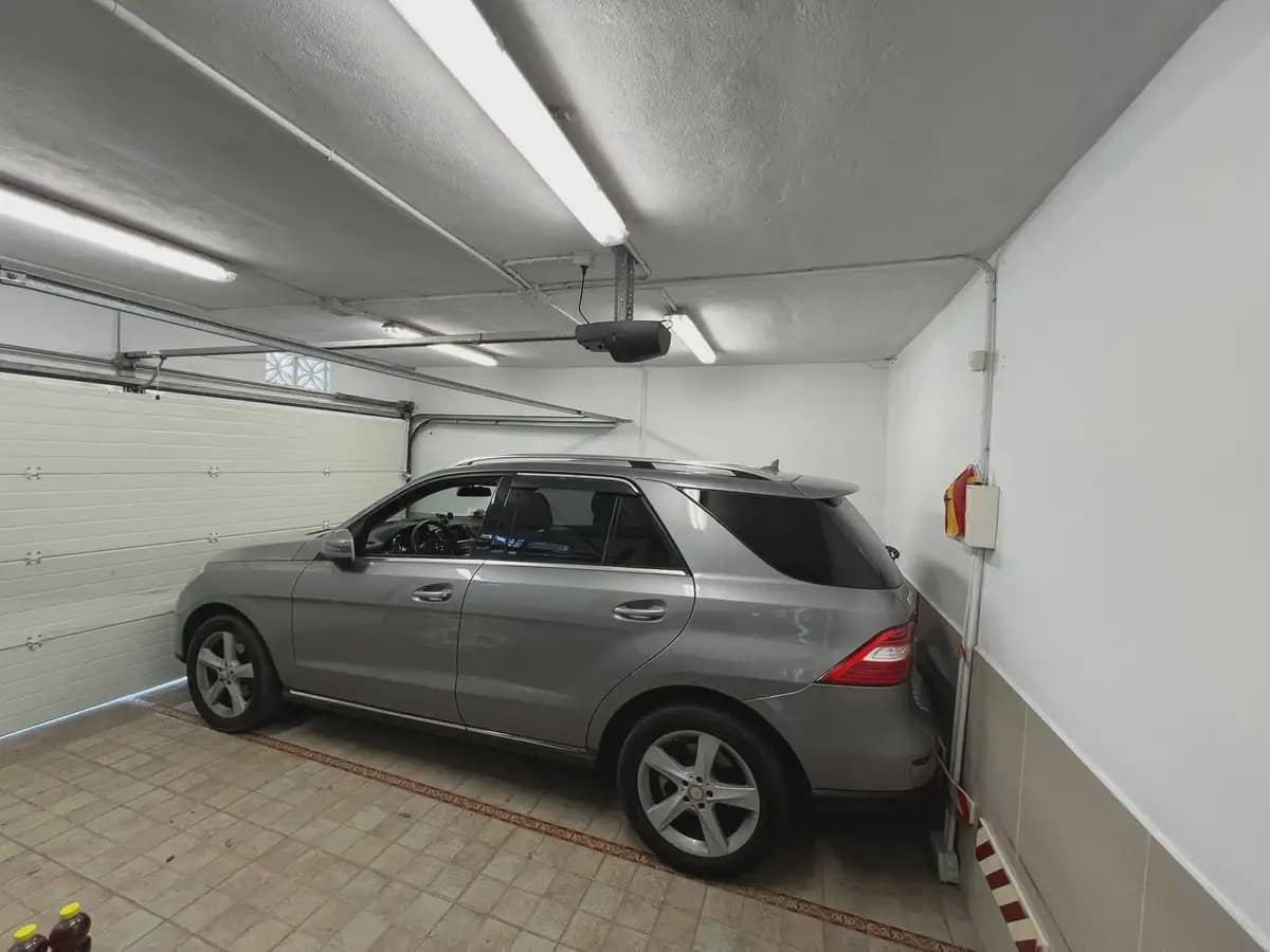4 Zimmer Villa zu verkaufen in Marbella mit Pool Garage - 1.190.000 € (Ref: 9950797)