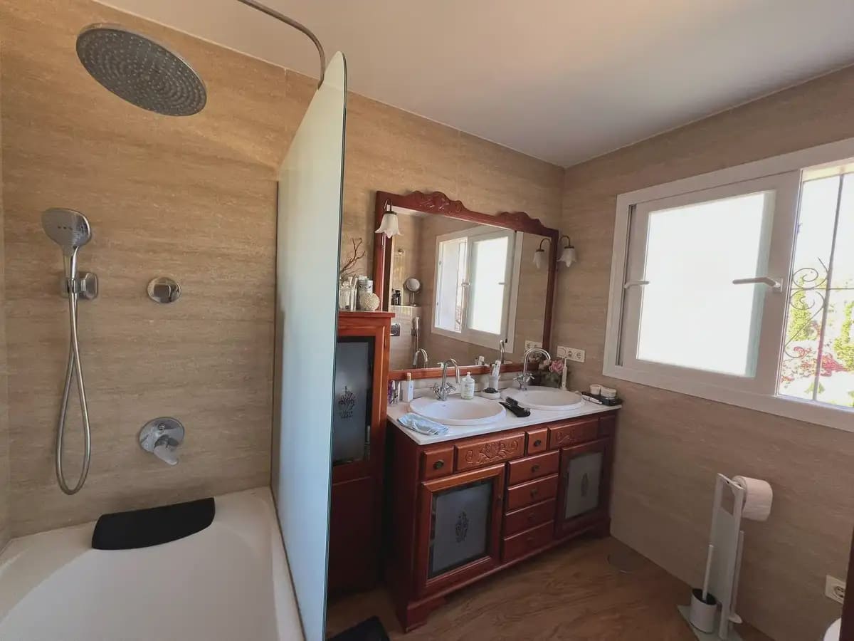 4 Zimmer Villa zu verkaufen in Marbella mit Pool Garage - 1.190.000 € (Ref: 9950797)