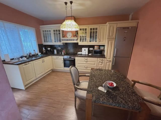 4 sypialnia Willa na sprzedaż w Marbesa, Marbella z basenem garażem - 1 190 000 € (Ref: 9950797)