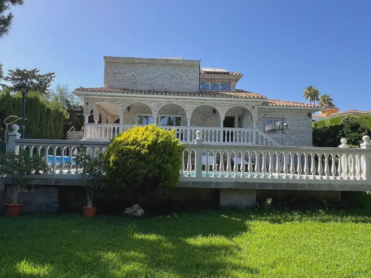 4 Zimmer Villa zu verkaufen in Marbella mit Pool Garage - 1.190.000 € (Ref: 9950797)