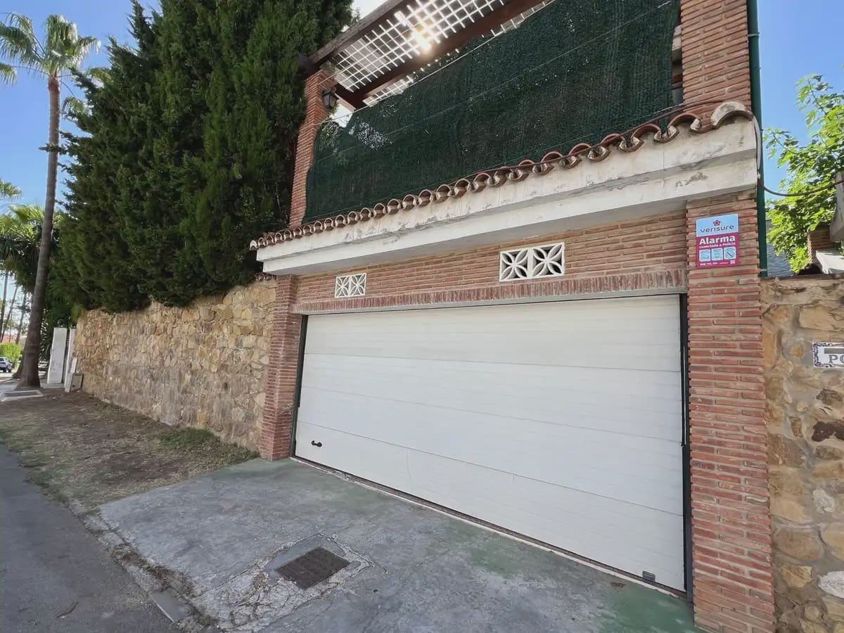 4 Zimmer Villa zu verkaufen in Marbella mit Pool Garage - 1.190.000 € (Ref: 9950797)