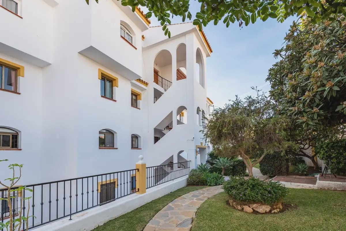 2 soveværelse Lejlighed til salg i Mijas med swimmingpool - € 318.000 (Ref: 9952823)