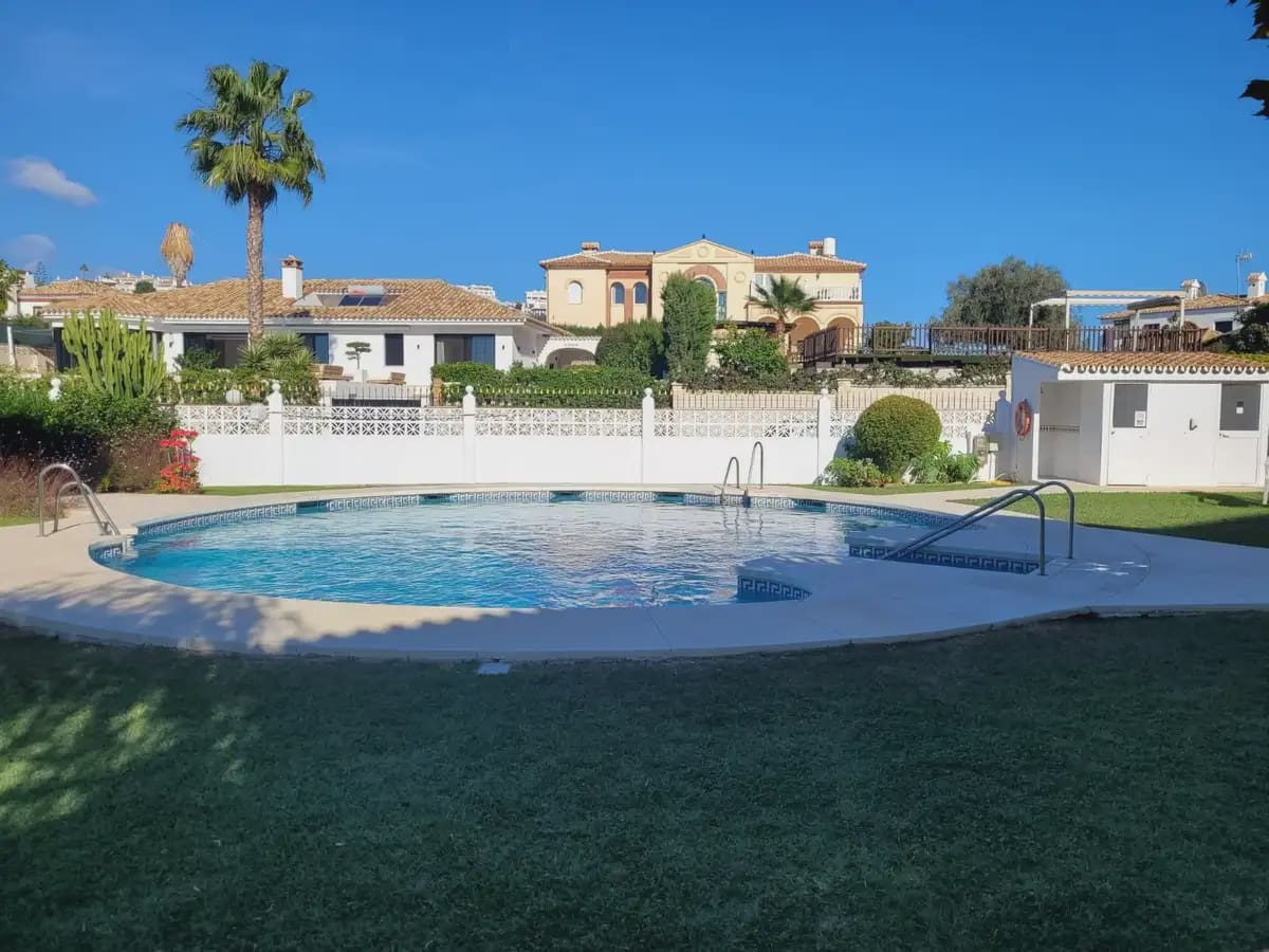 2 soveværelse Lejlighed til salg i Mijas med swimmingpool - € 318.000 (Ref: 9952823)