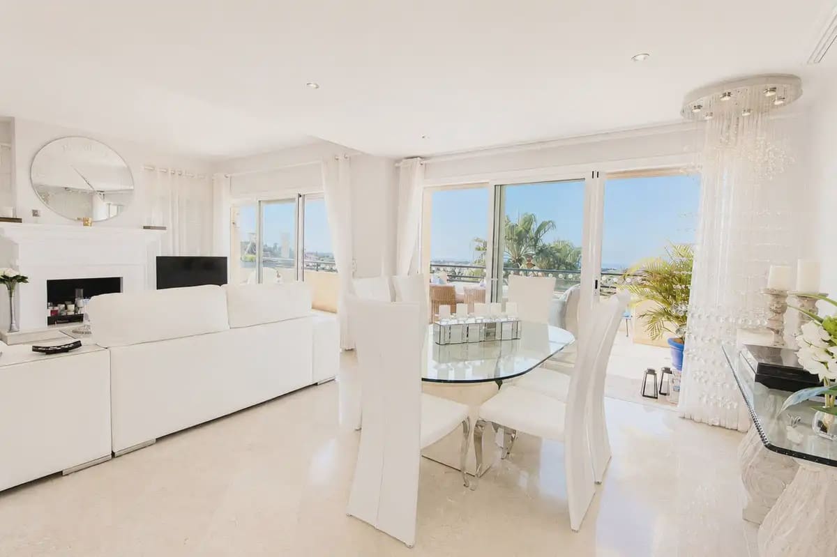 3 bedroom Penthouse for sale in Marbella with pool garage - € 1,399,000 (Ref: 9954610)