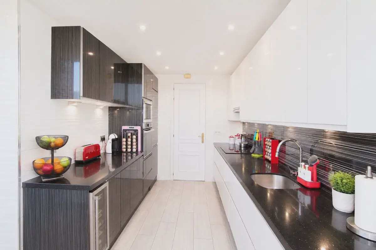 3 bedroom Penthouse for sale in Marbella with pool garage - € 1,399,000 (Ref: 9954610)