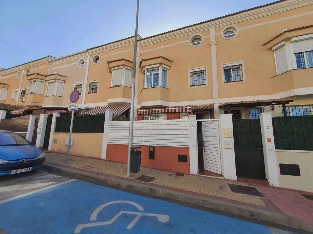 4 soverom Hus til salgs i Malaga by med garasje - € 440 000 (Ref: 9956709)