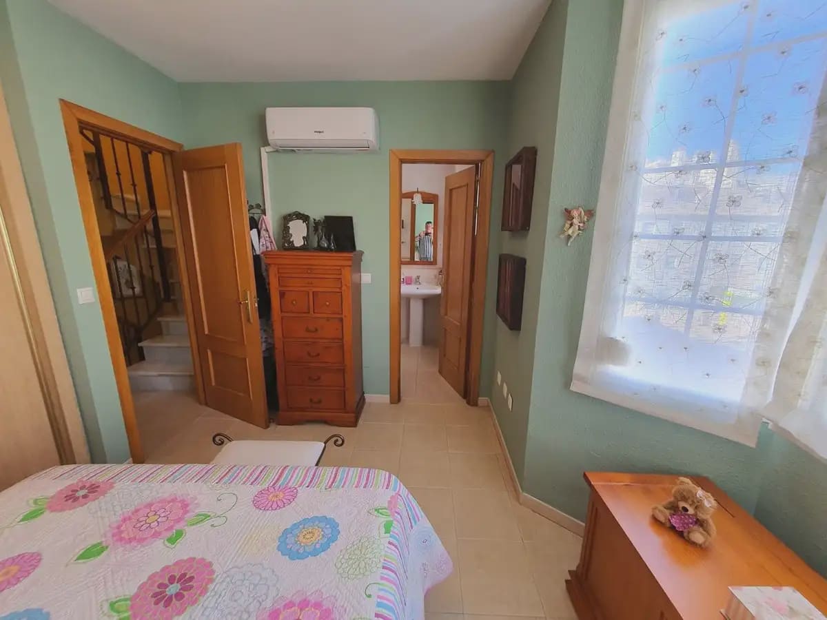 4 soverom Hus til salgs i Malaga by med garasje - € 440 000 (Ref: 9956709)