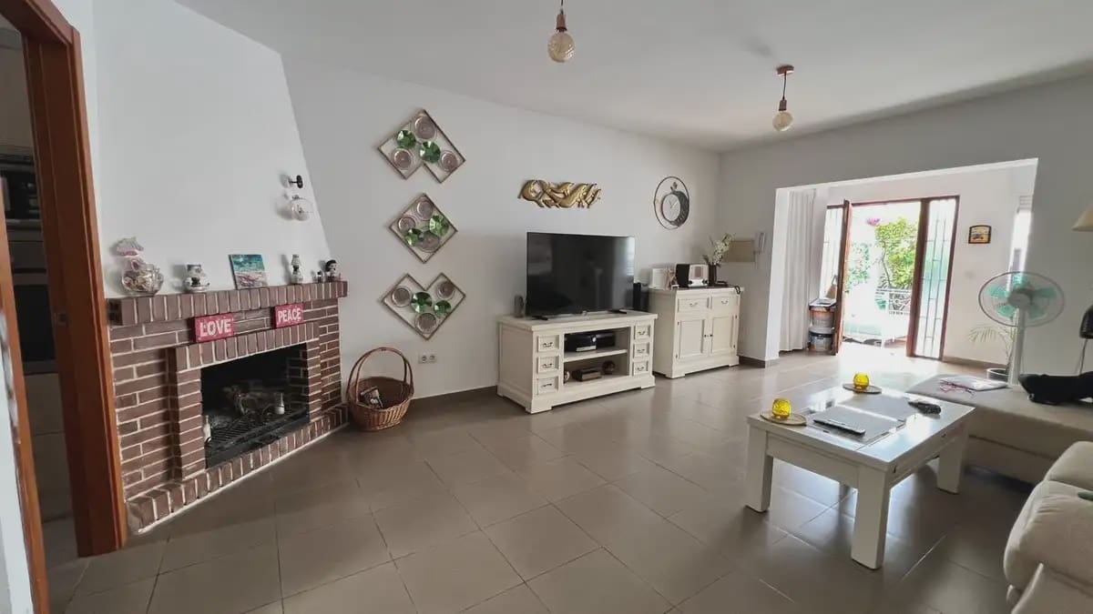 3 bedroom Semi-detached Villa for sale in Benalmadena with garage - € 599,000 (Ref: 9966819)