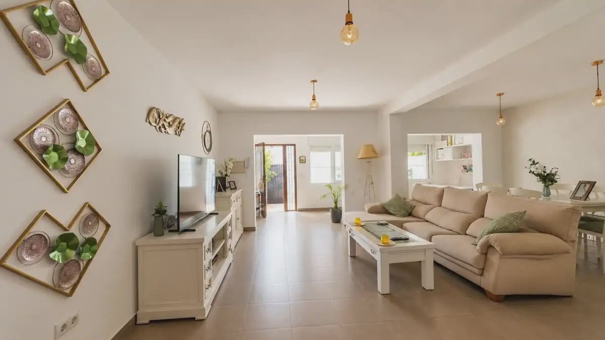 3 bedroom Semi-detached Villa for sale in Benalmadena with garage - € 599,000 (Ref: 9966819)
