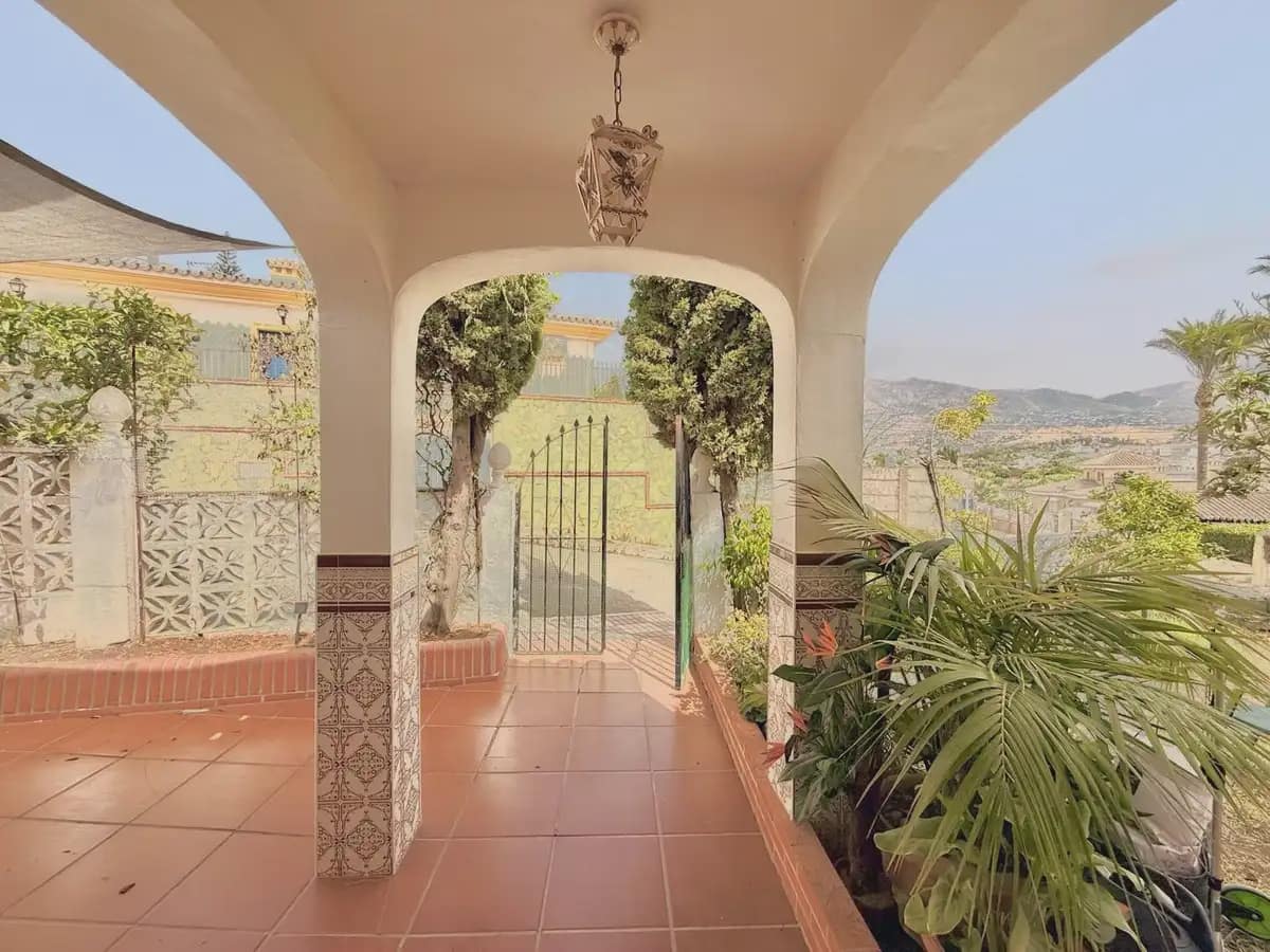 4 bedroom Villa for sale in Mijas with garage - € 579,000 (Ref: 9970817)