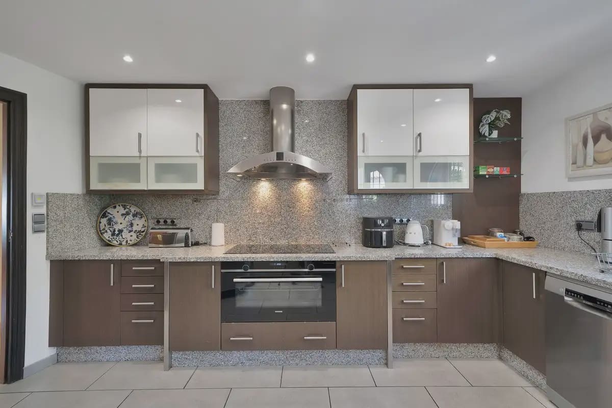 6 slaapkamer Villa te koop in Marbella met zwembad garage - € 2.800.000 (Ref: 9972330)