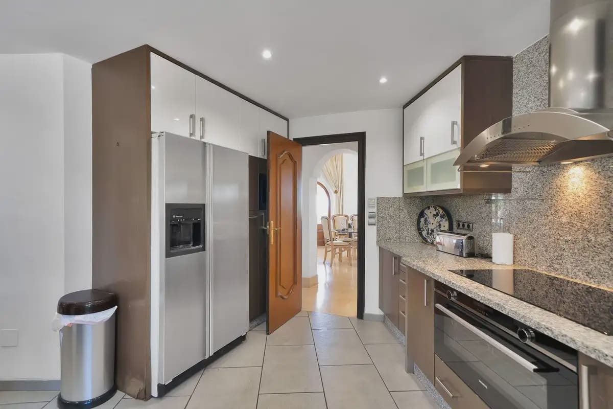 6 slaapkamer Villa te koop in Marbella met zwembad garage - € 2.800.000 (Ref: 9972330)