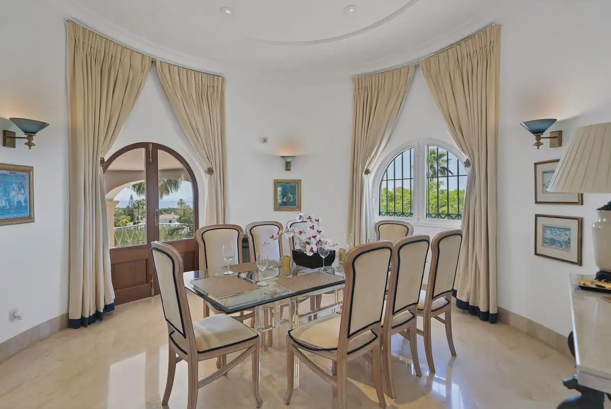 6 slaapkamer Villa te koop in Marbella met zwembad garage - € 2.800.000 (Ref: 9972330)