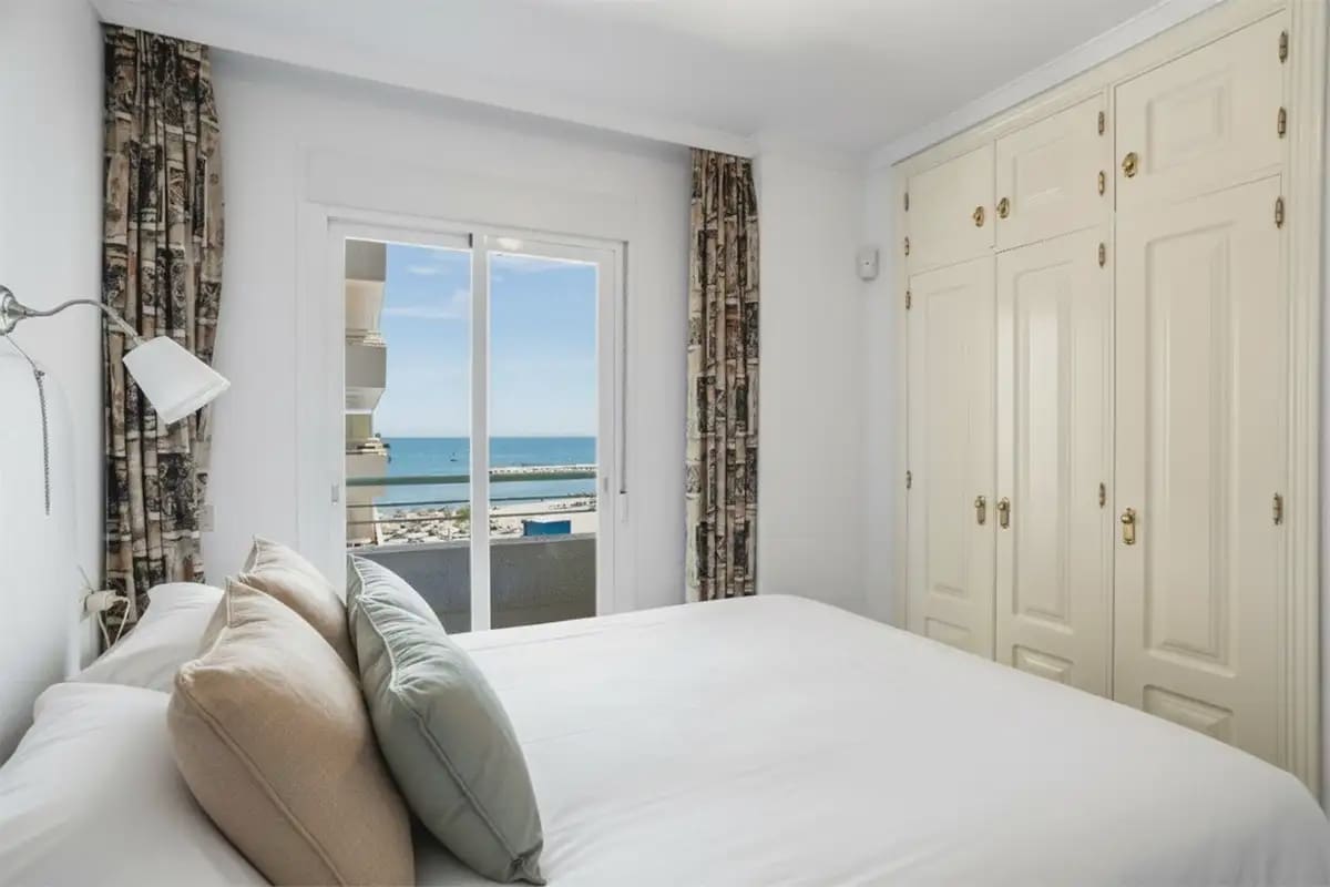 4 soveværelse Strandlejlighed til salg i Fuengirola med swimmingpool garage - € 895.000 (Ref: 9972331)