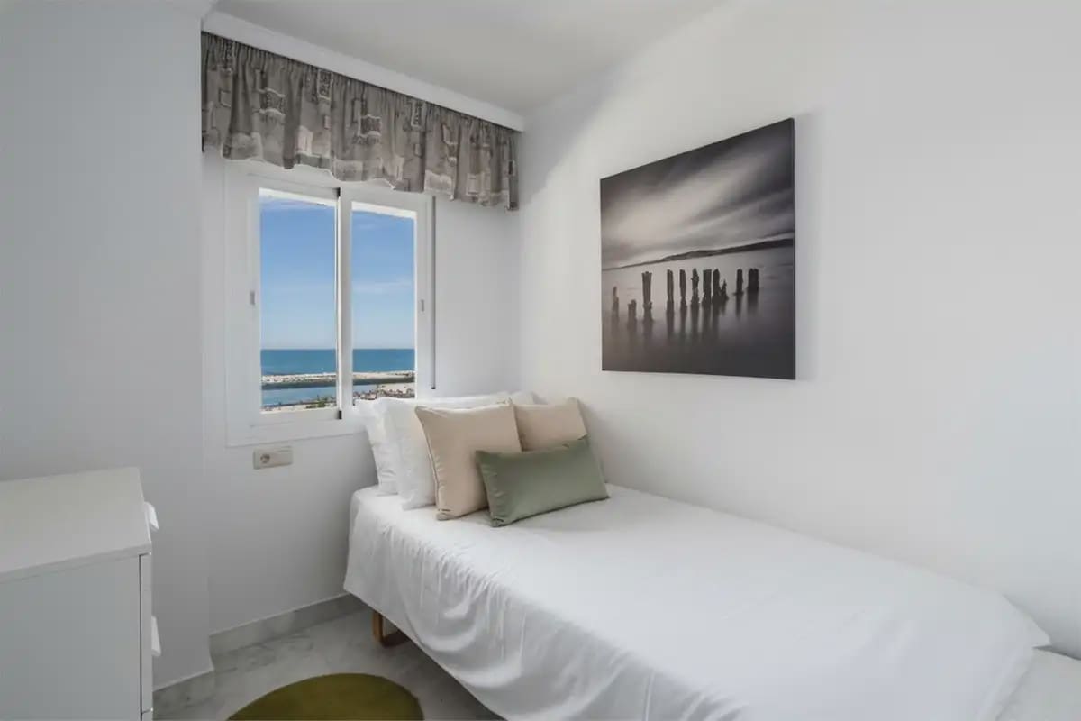 4 soveværelse Strandlejlighed til salg i Fuengirola med swimmingpool garage - € 895.000 (Ref: 9972331)