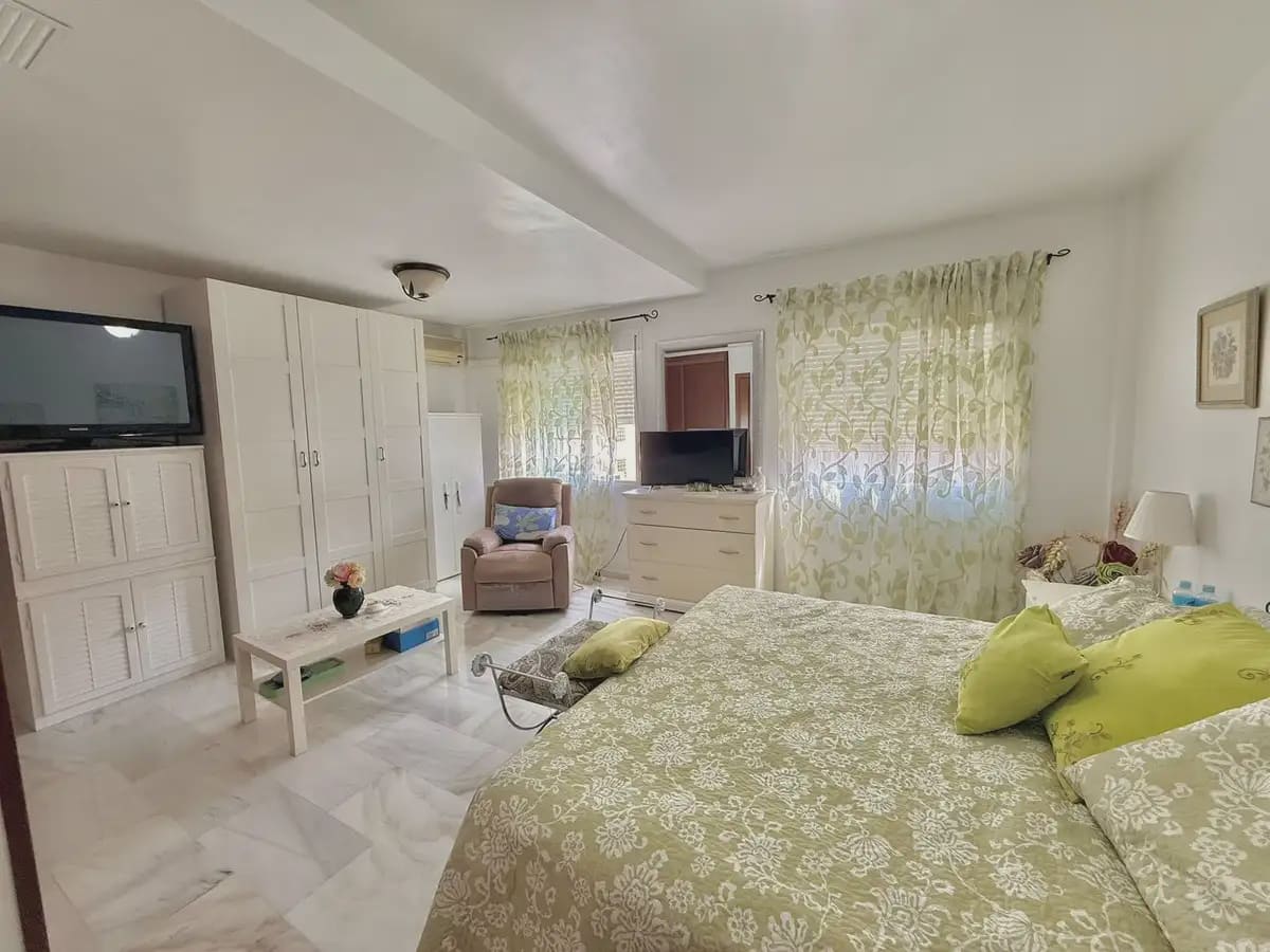 3 bedroom Semi-detached Villa for sale in Fuengirola with pool garage - € 499,000 (Ref: 9972333)