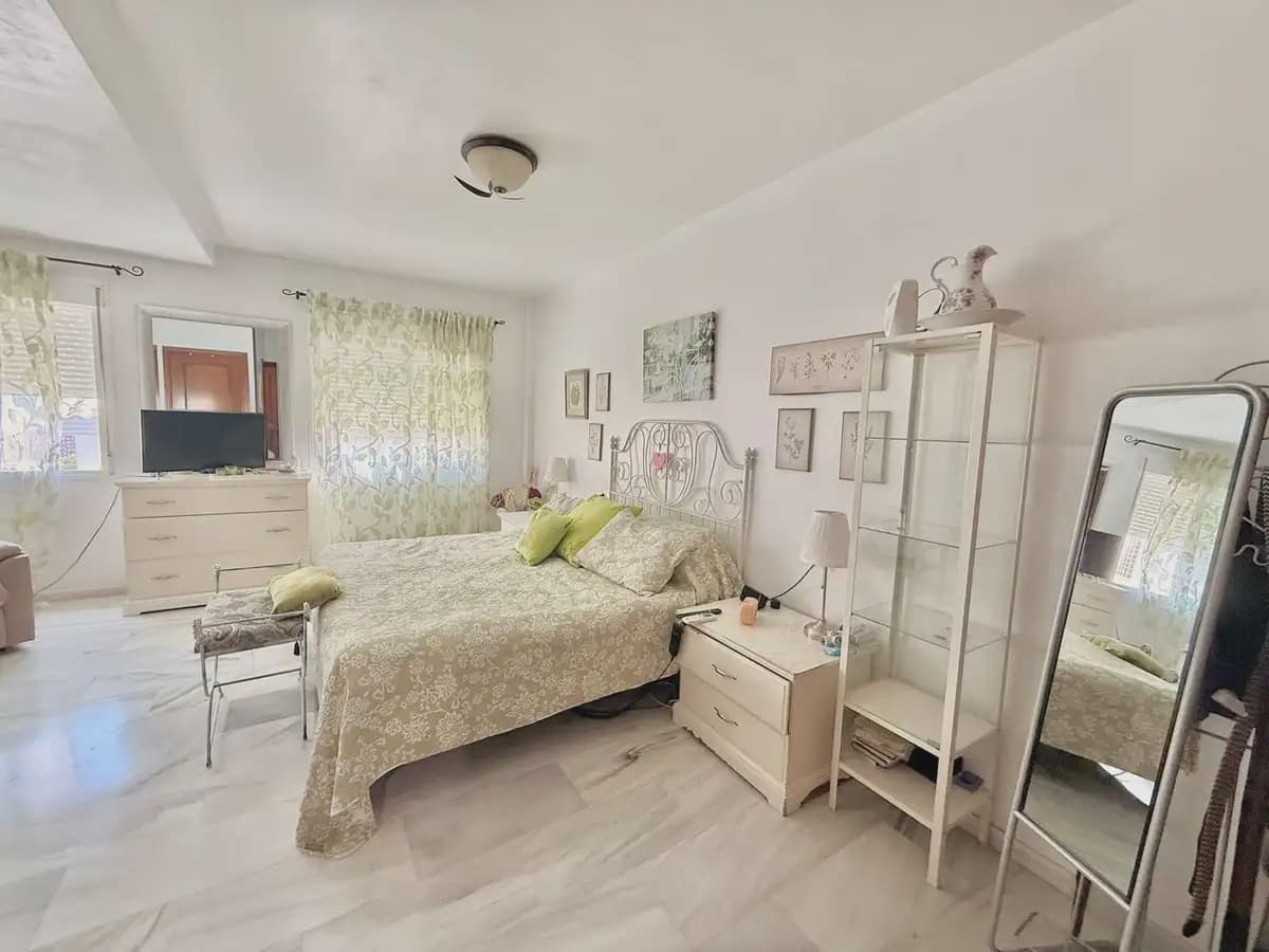 3 bedroom Semi-detached Villa for sale in Fuengirola with pool garage - € 499,000 (Ref: 9972333)