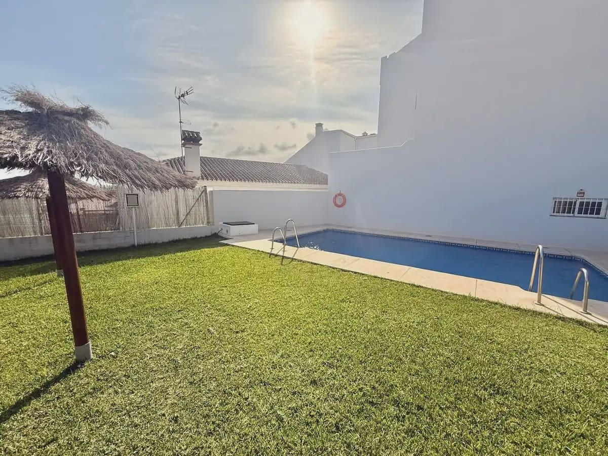 3 bedroom Semi-detached Villa for sale in Fuengirola with pool garage - € 499,000 (Ref: 9972333)