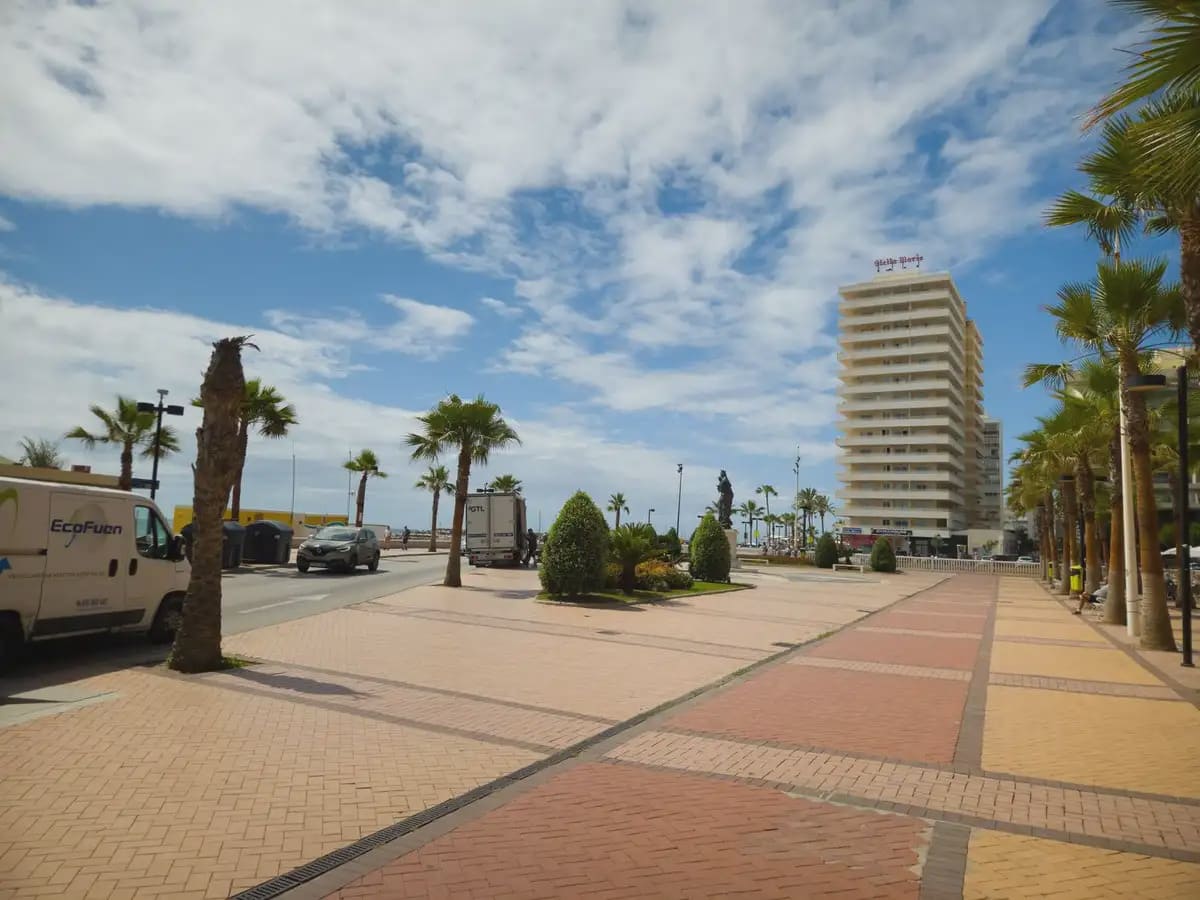 3 soveværelse Lejlighed til salg i Fuengirola med garage - € 330.000 (Ref: 9972336)