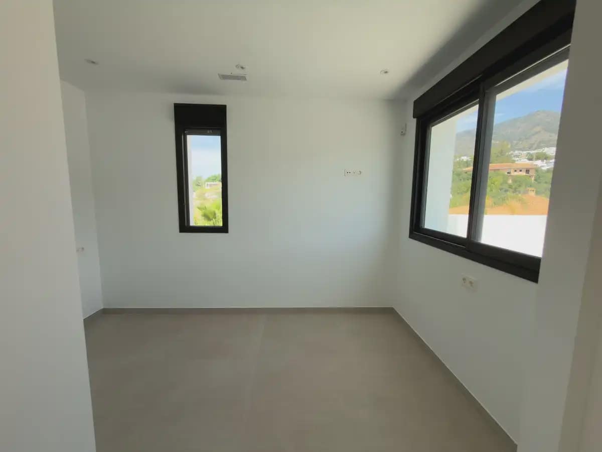 4 bedroom Villa for sale in Mijas with pool garage - € 1,030,000 (Ref: 9972337)