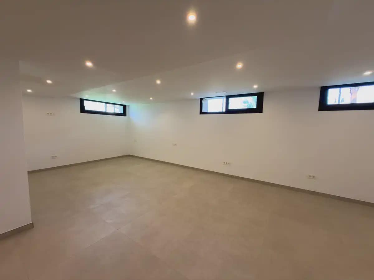 4 bedroom Villa for sale in Mijas with pool garage - € 1,030,000 (Ref: 9972337)