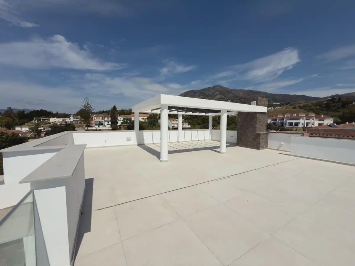 4 bedroom Villa for sale in Mijas with pool garage - € 1,030,000 (Ref: 9972337)