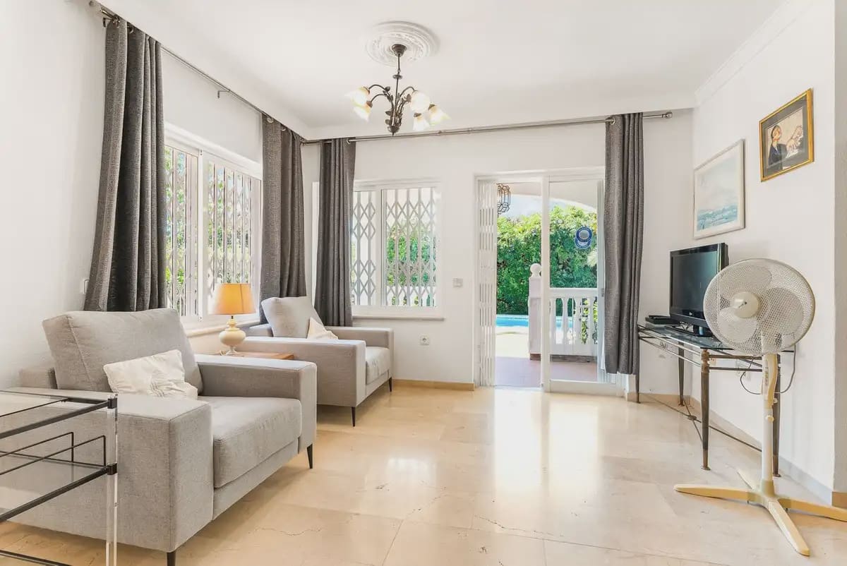 5 bedroom Villa for sale in Mijas with pool garage - € 1,350,000 (Ref: 9973541)
