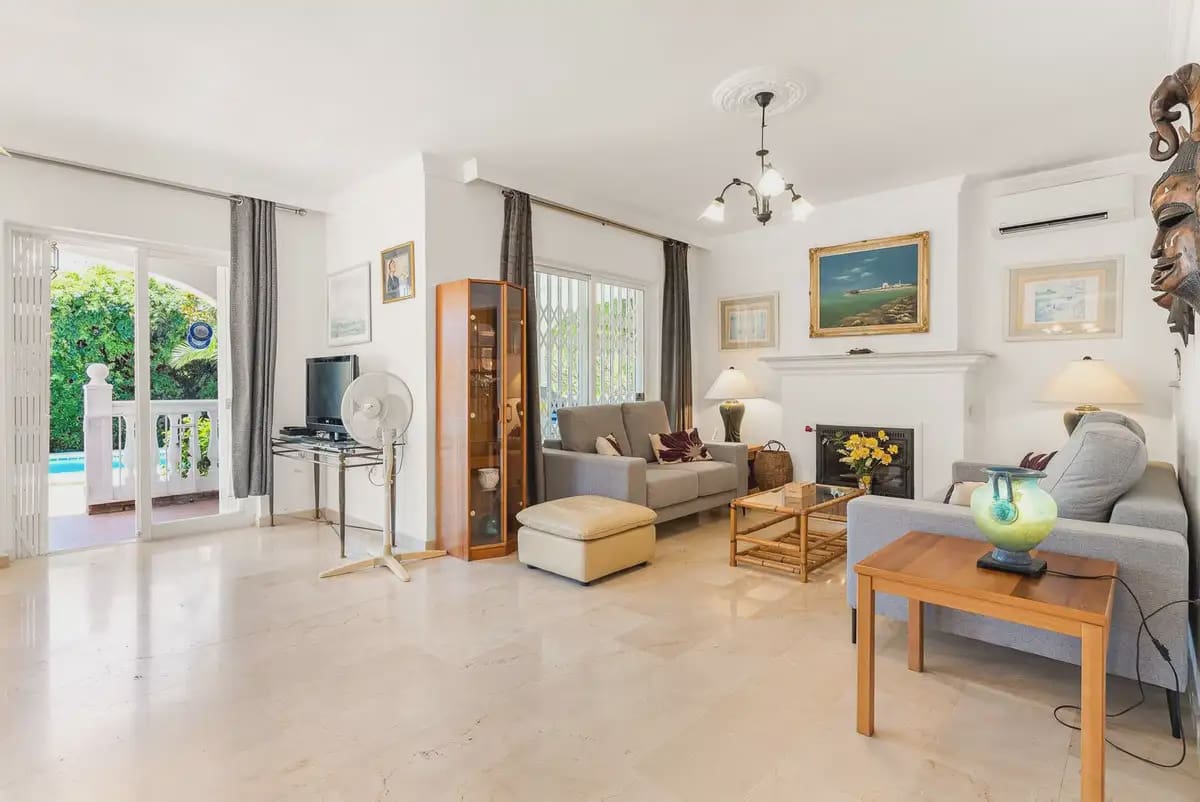 5 bedroom Villa for sale in Mijas with pool garage - € 1,350,000 (Ref: 9973541)