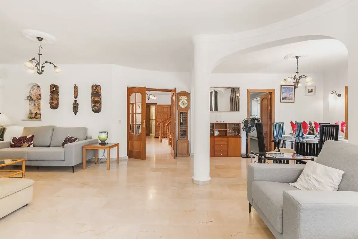 5 bedroom Villa for sale in Mijas with pool garage - € 1,350,000 (Ref: 9973541)