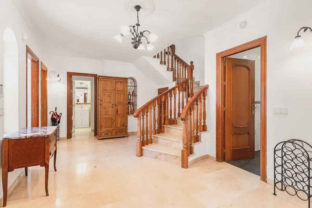 5 bedroom Villa for sale in Mijas with pool garage - € 1,350,000 (Ref: 9973541)