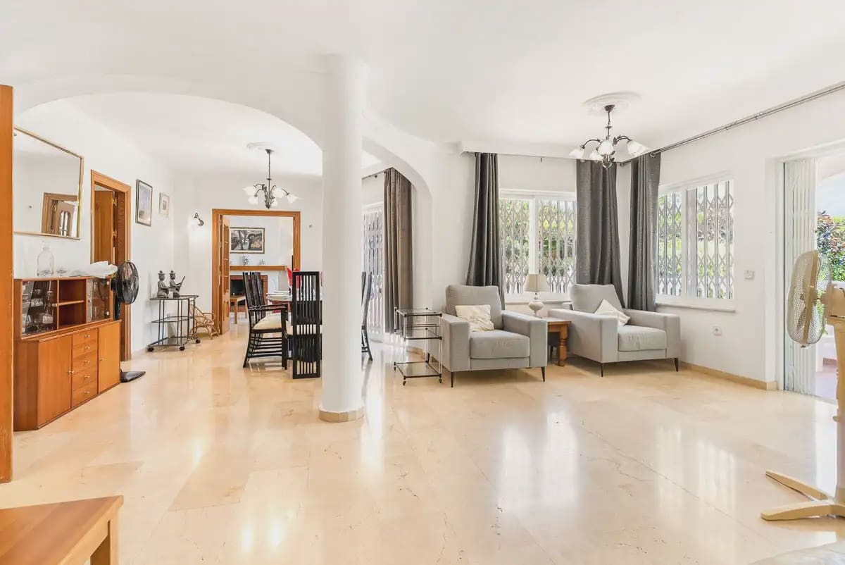 5 bedroom Villa for sale in Mijas with pool garage - € 1,350,000 (Ref: 9973541)