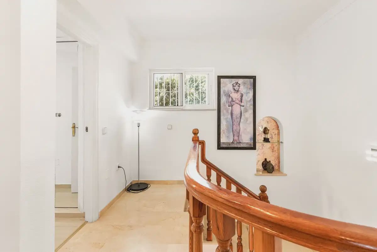 5 bedroom Villa for sale in Mijas with pool garage - € 1,350,000 (Ref: 9973541)