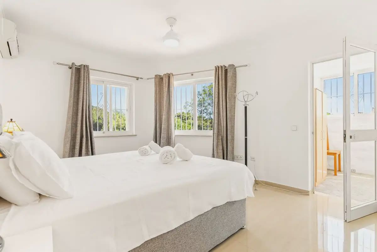 5 bedroom Villa for sale in Mijas with pool garage - € 1,350,000 (Ref: 9973541)