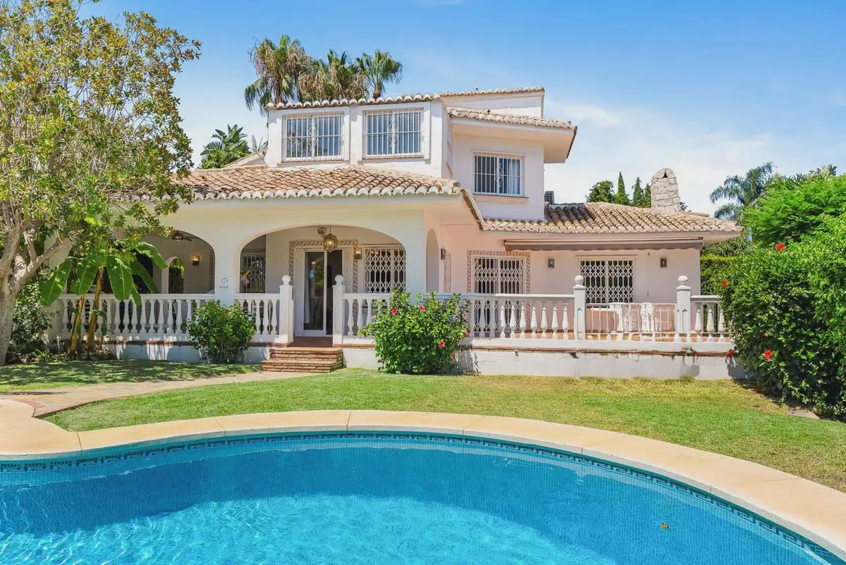 5 bedroom Villa for sale in Mijas with pool garage - € 1,350,000 (Ref: 9973541)