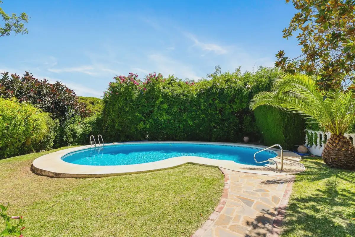 5 bedroom Villa for sale in Mijas with pool garage - € 1,350,000 (Ref: 9973541)