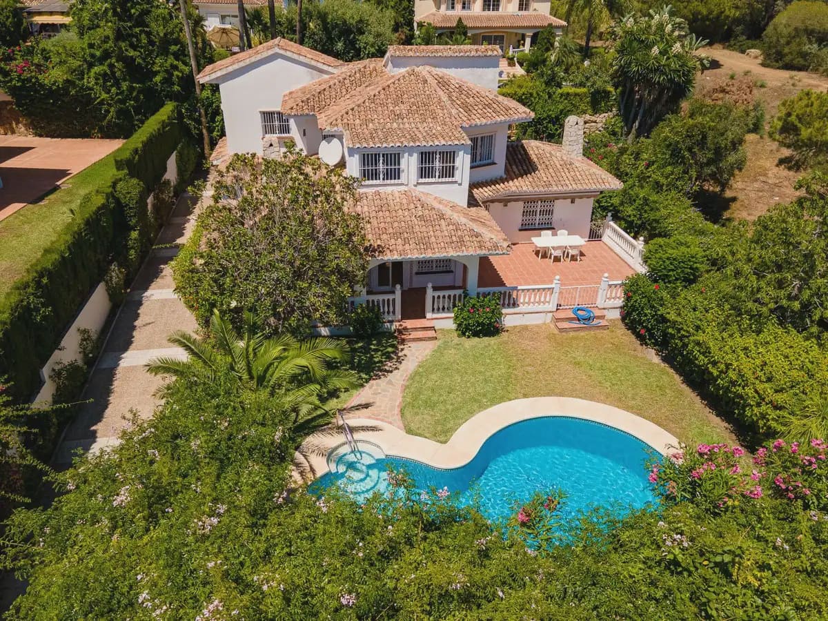 5 bedroom Villa for sale in Mijas with pool garage - € 1,350,000 (Ref: 9973541)