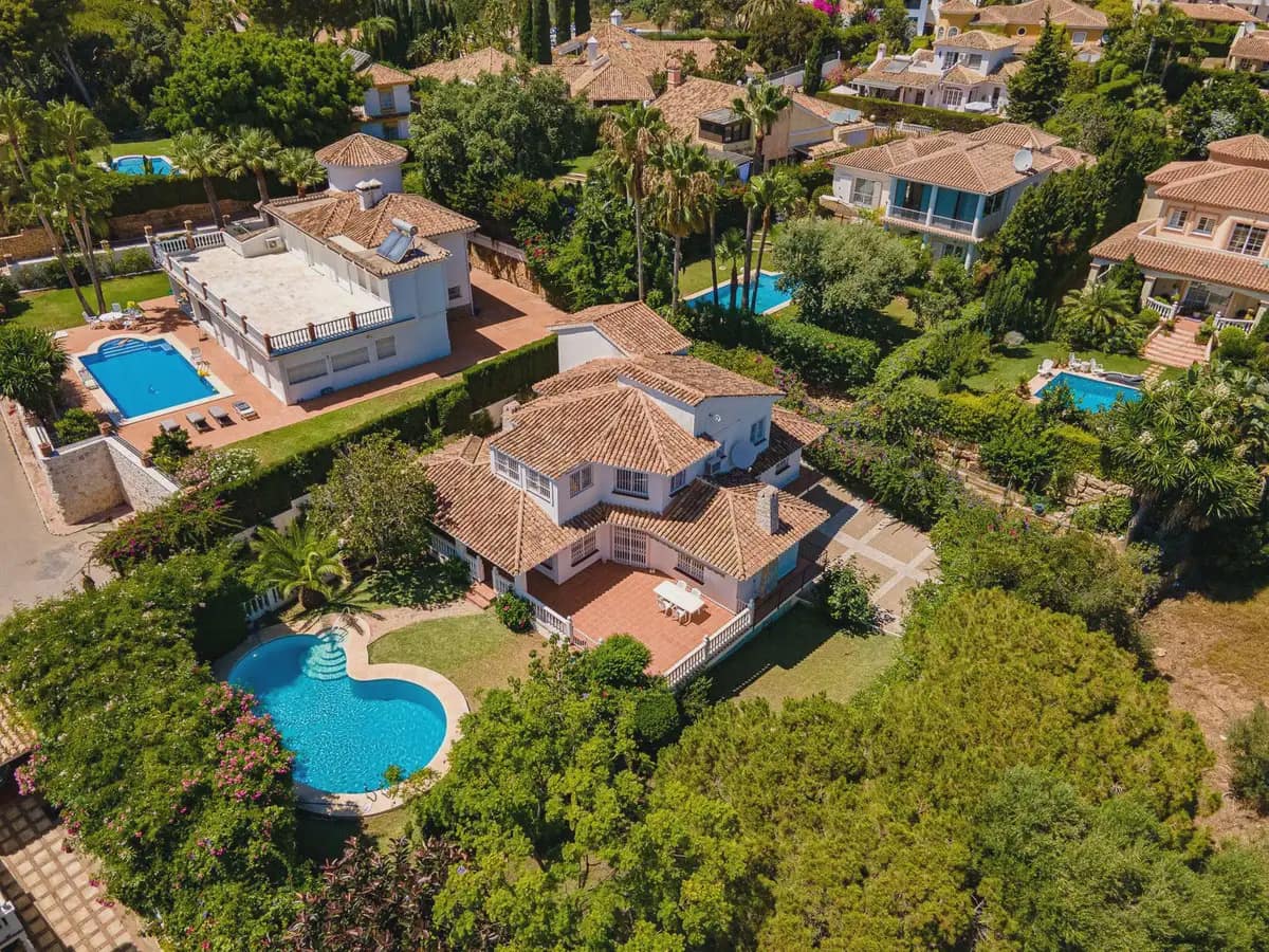 5 bedroom Villa for sale in Mijas with pool garage - € 1,350,000 (Ref: 9973541)