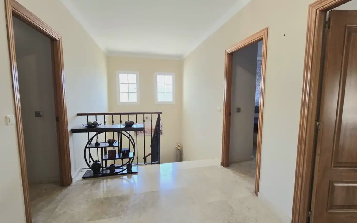 5 bedroom Villa for sale in Mijas with pool garage - € 890,000 (Ref: 9973542)