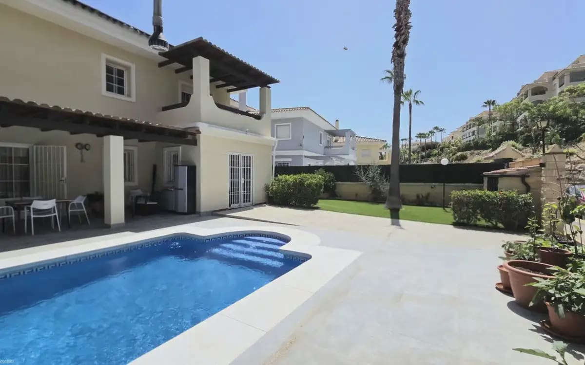 5 bedroom Villa for sale in Mijas with pool garage - € 890,000 (Ref: 9973542)