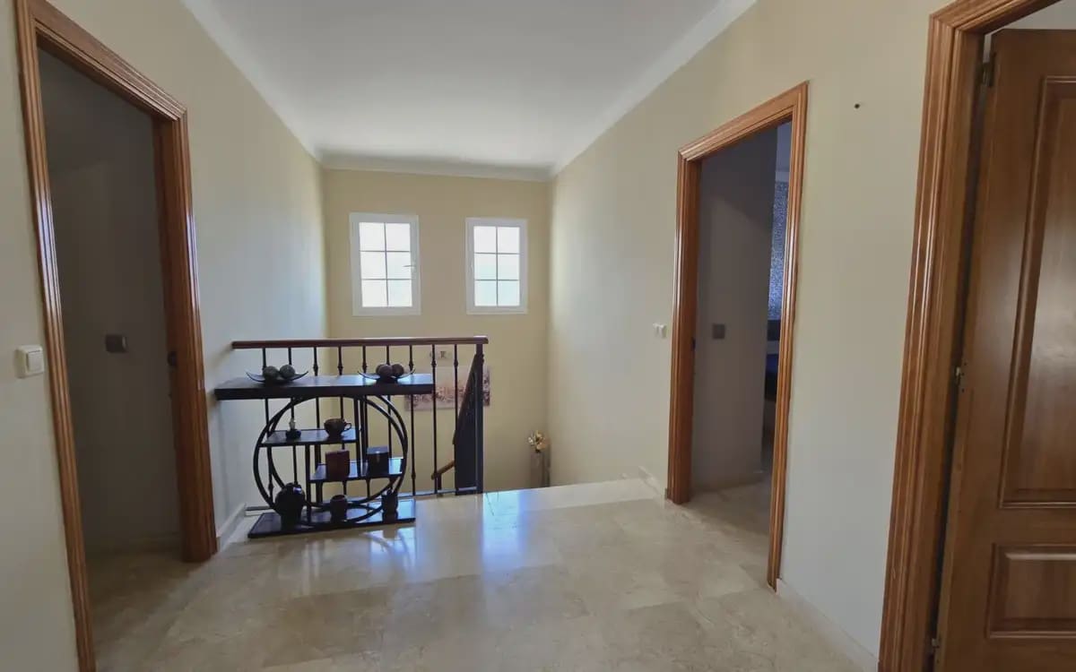 5 bedroom Villa for sale in Mijas with pool garage - € 890,000 (Ref: 9973542)