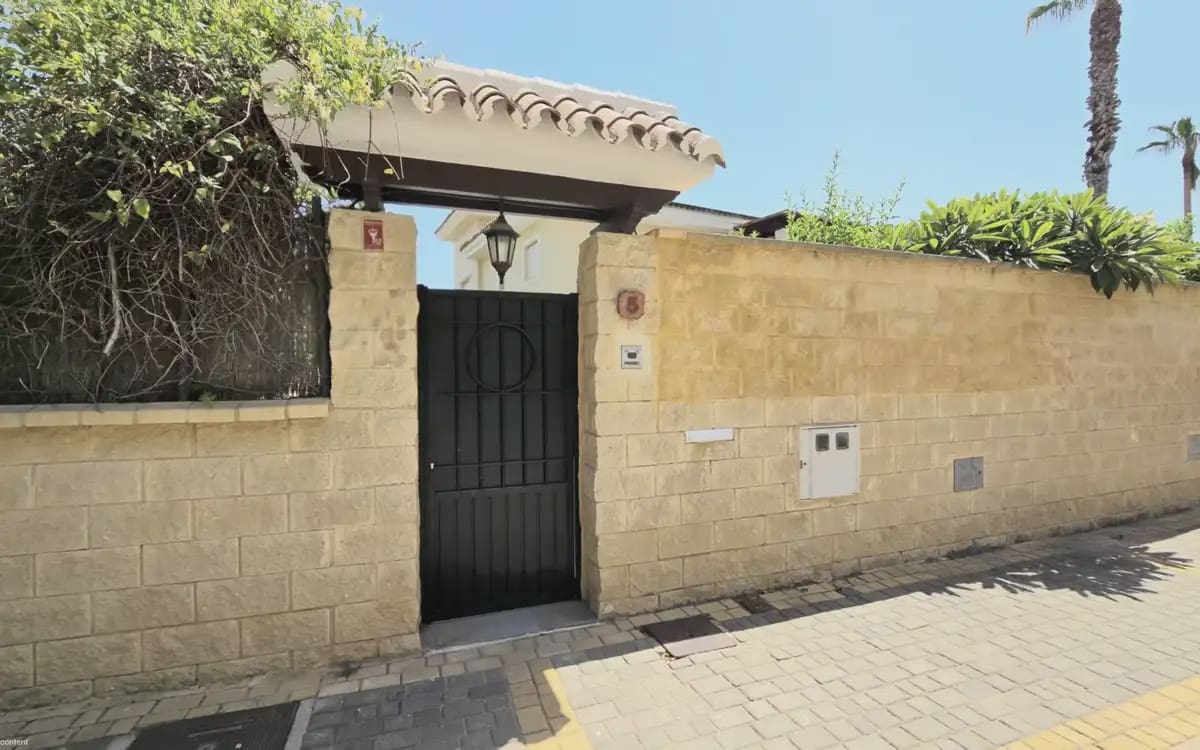 5 bedroom Villa for sale in Mijas with pool garage - € 890,000 (Ref: 9973542)