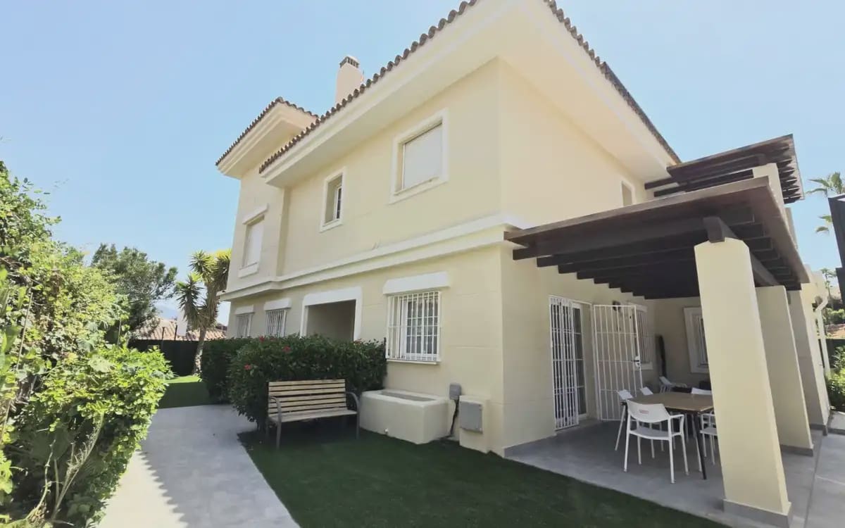 5 bedroom Villa for sale in Mijas with pool garage - € 890,000 (Ref: 9973542)