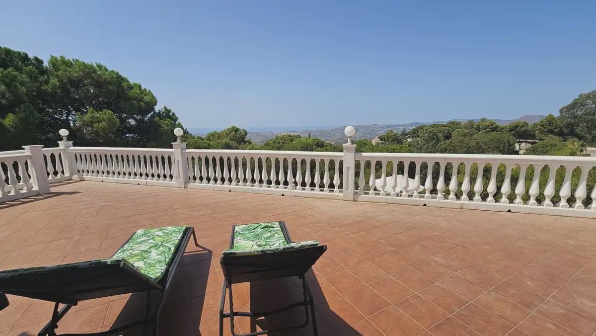 3 bedroom Villa for sale in Mijas with pool garage - € 995,000 (Ref: 9973543)
