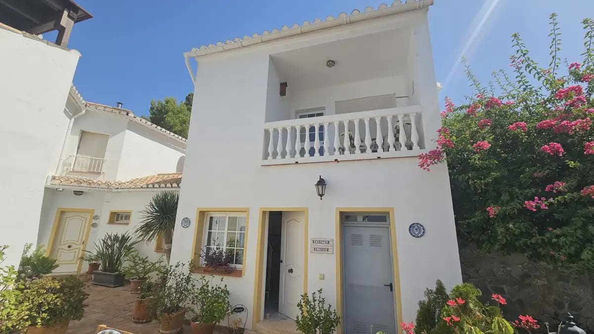 3 bedroom Villa for sale in Mijas with pool garage - € 995,000 (Ref: 9973543)